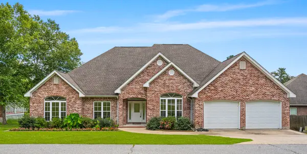 66 W Shore Dr., Hattiesburg, MS 39402