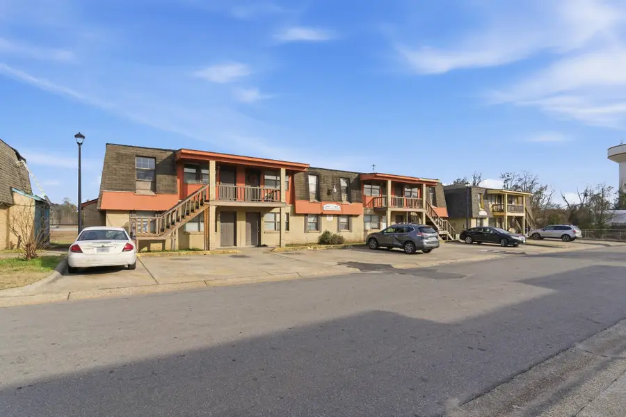 105 Hardwood Ct., Hattiesburg, MS 39401 - #2