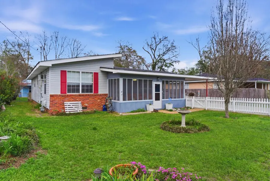 210 E 7th Ave., Petal, MS 39465 - #3