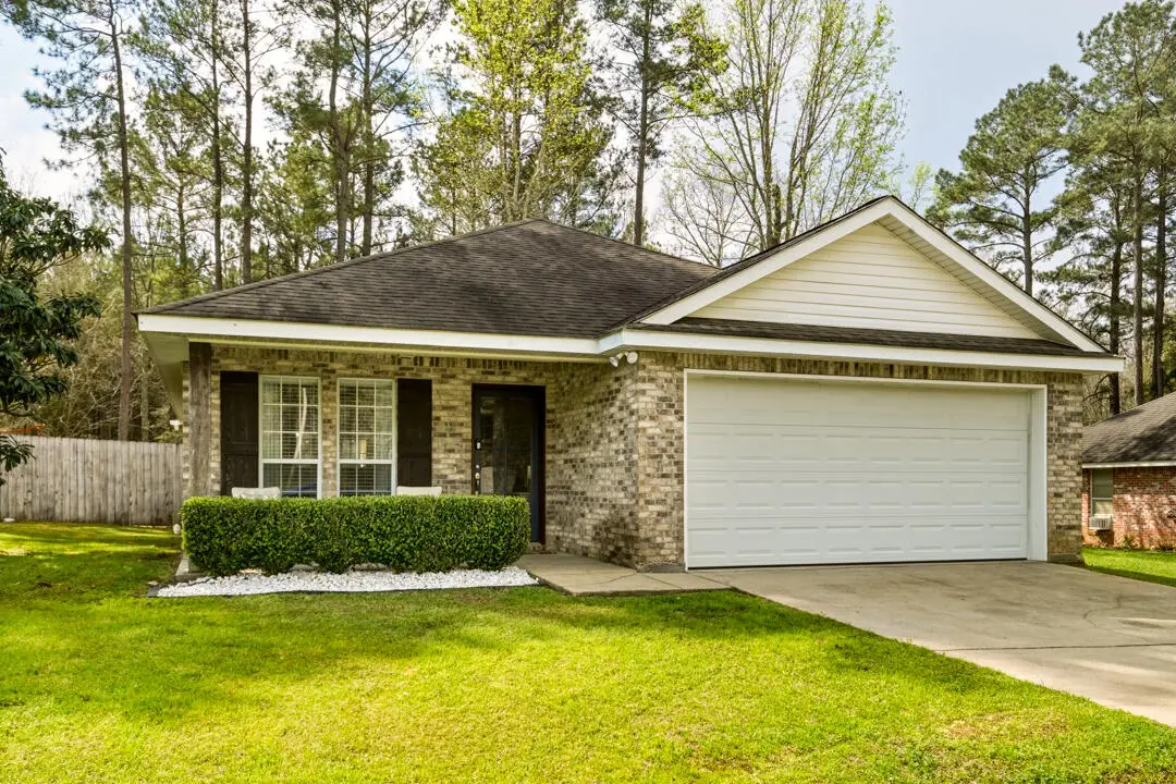 119 Hemingway Dr., Sumrall, MS 39482 - #1