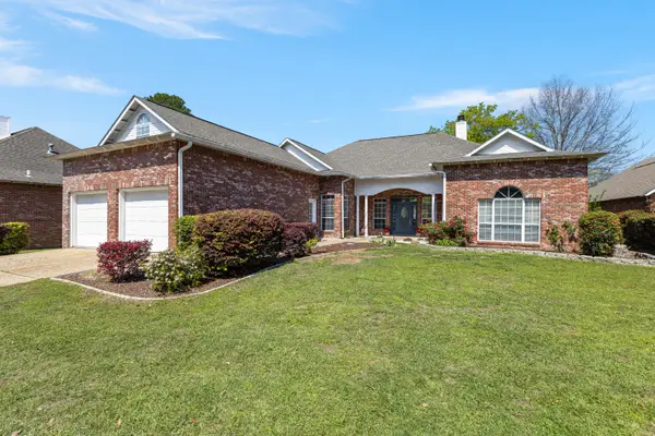29 Stones Throw Dr., Hattiesburg, MS 39402