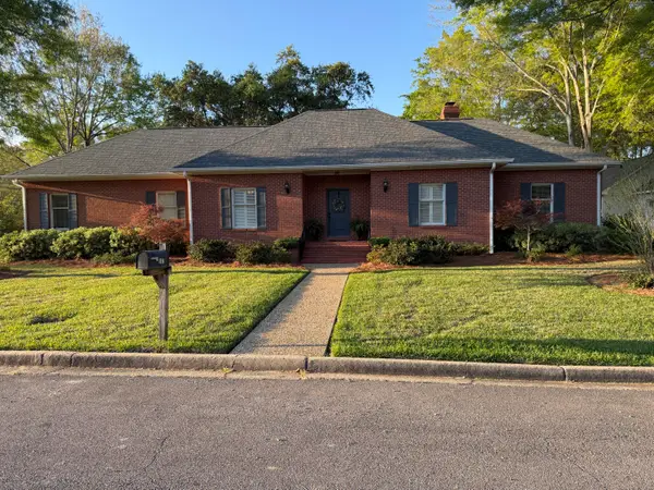 107 Candlewick Rd., Hattiesburg, MS 39402