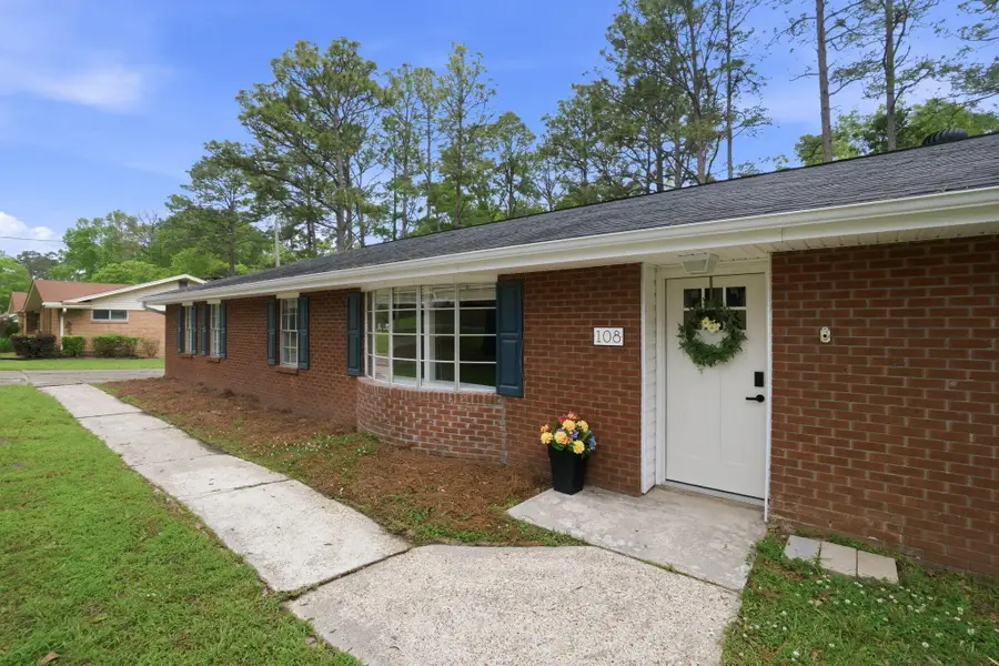 108 Parkwood Dr., Hattiesburg, MS 39402 - #3