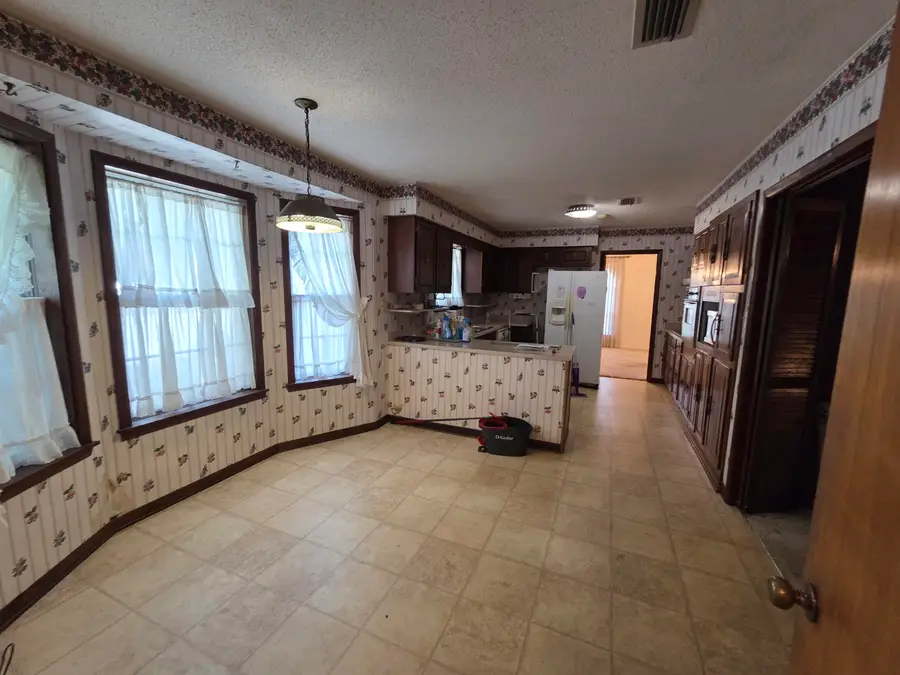 1006 Southeast, Hattiesburg, MS 39402 - #3