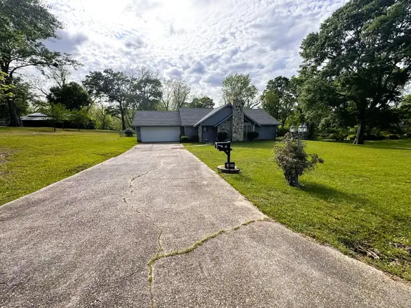 23 B St., Bay Springs, MS 39422