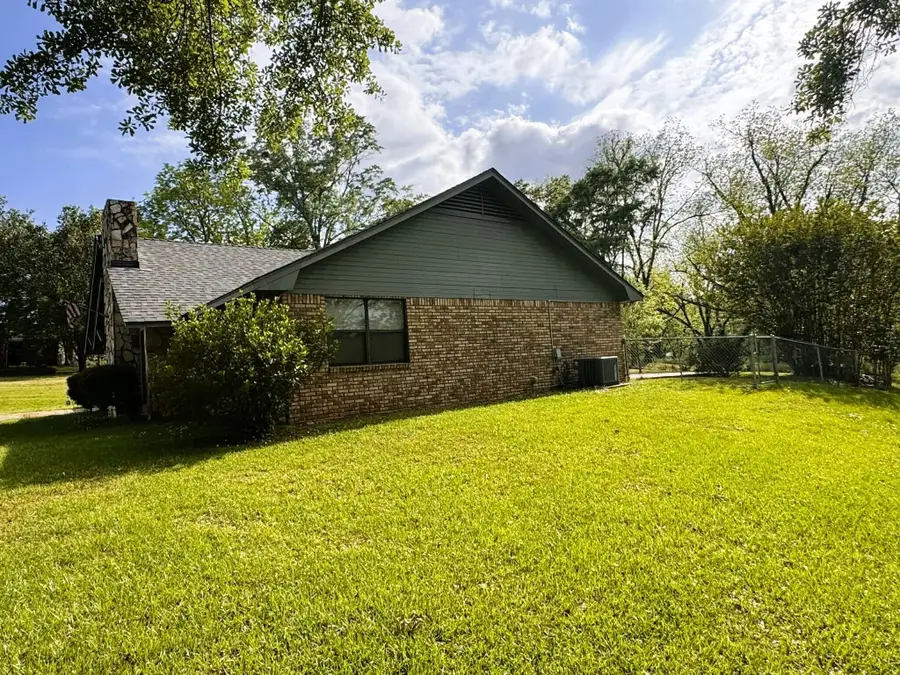 23 B St., Bay Springs, MS 39422 - #3