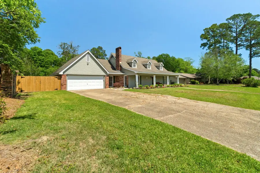 207 Comanche Dr., Hattiesburg, MS 39402 - #2