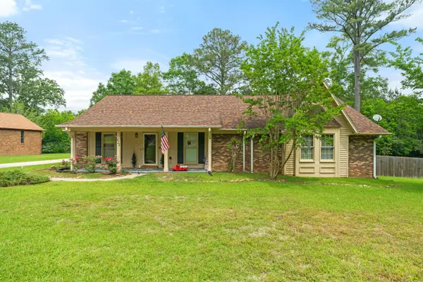 623 Cherry Ln., Laurel, MS 39440