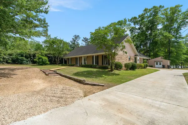 429 Buccaneer Dr., Hattiesburg, MS 39402