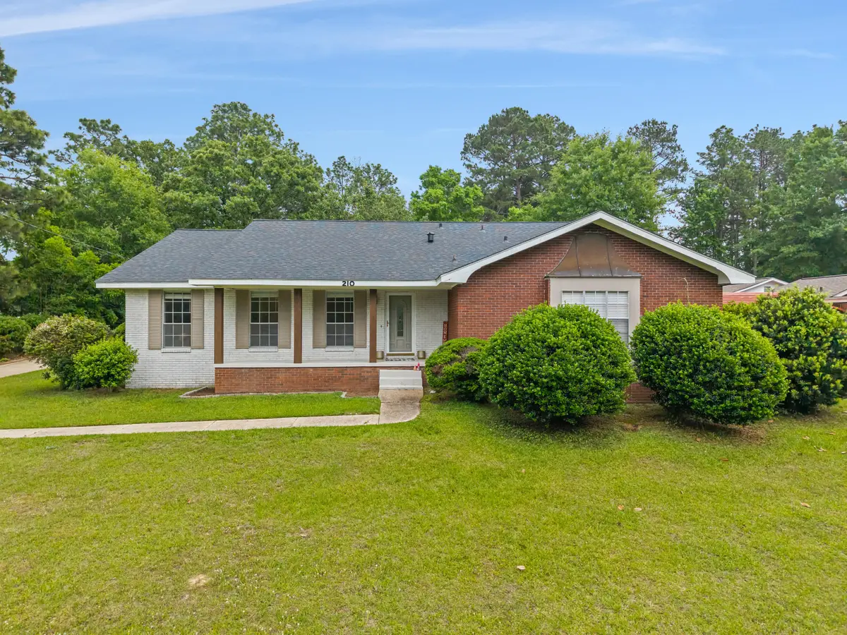 210 E Lakeside Dr, Hattiesburg, MS 39402 - #1