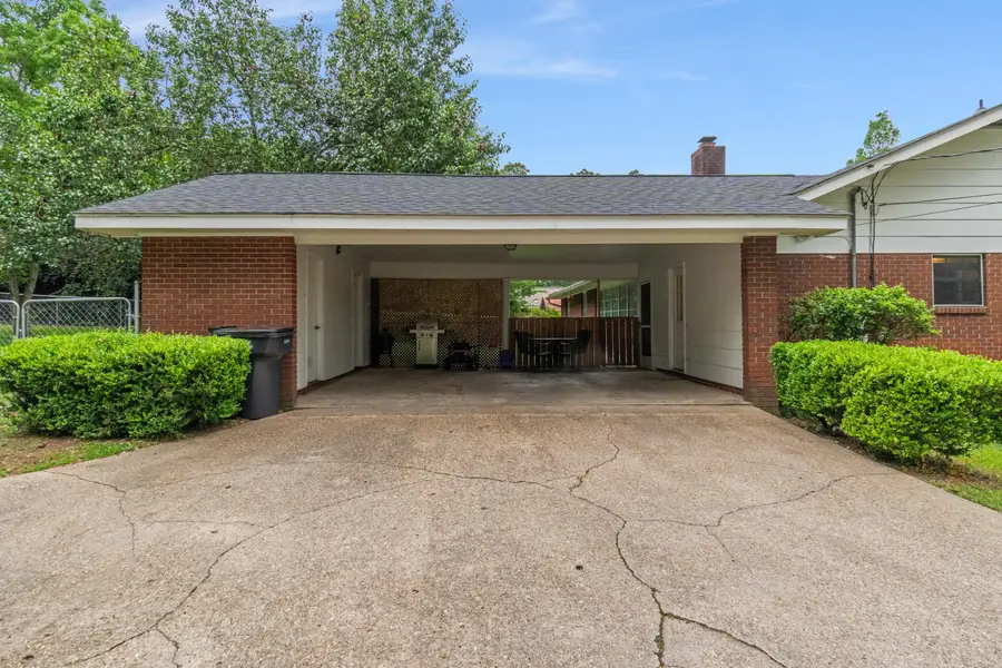 210 E Lakeside Dr, Hattiesburg, MS 39402 - #3
