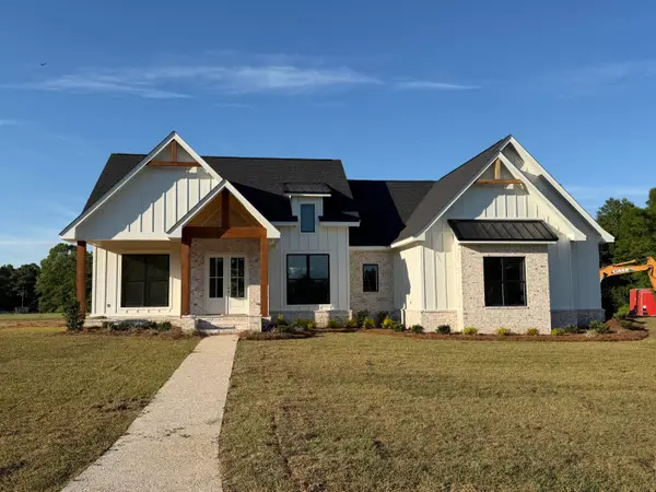19 Wandering Oaks Ln., Hattiesburg, MS 39401