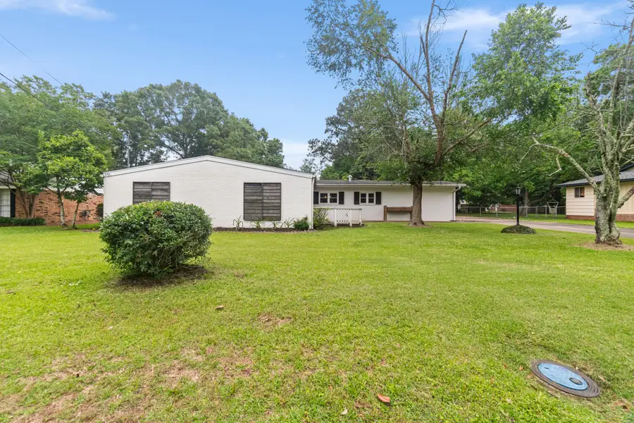 2902 Williamsburg Rd., Hattiesburg, MS 39401 - #2