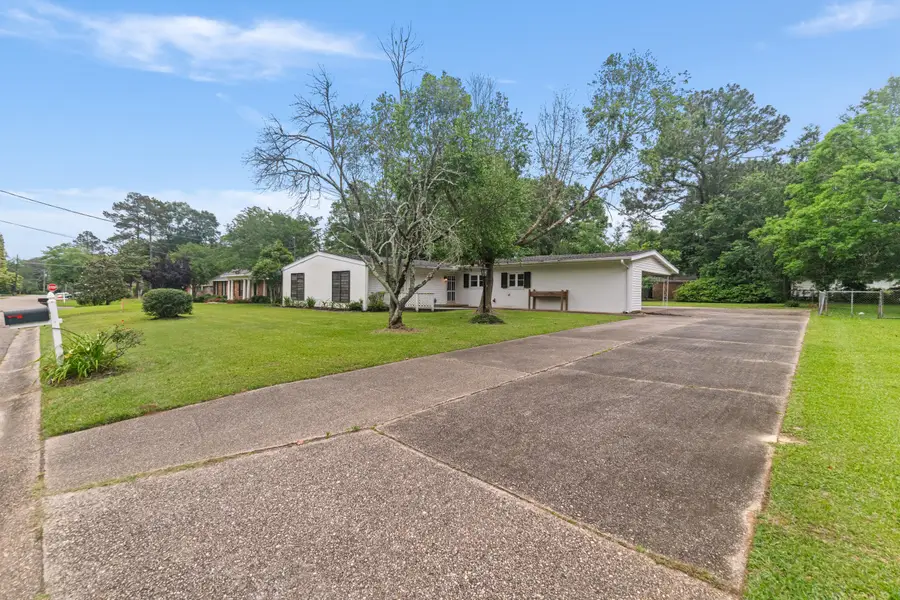 2902 Williamsburg Rd., Hattiesburg, MS 39401 - #3
