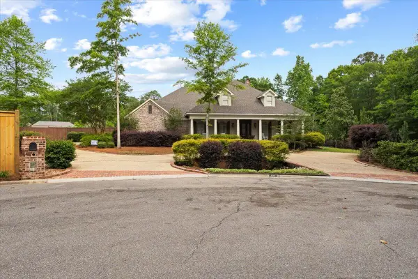 107 Natalie Ln., Hattiesburg, MS 39402