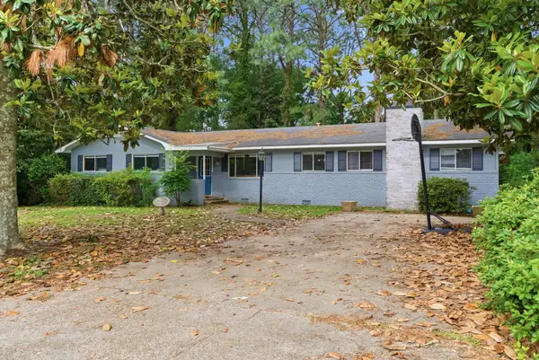 11 Oak Crest Dr., Laurel, MS 39440