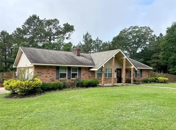 502 SE Pinewood Dr., Magee, MS 39111