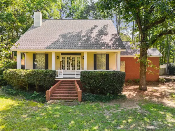 8 Saint Charles Ave., Hattiesburg, MS 39402