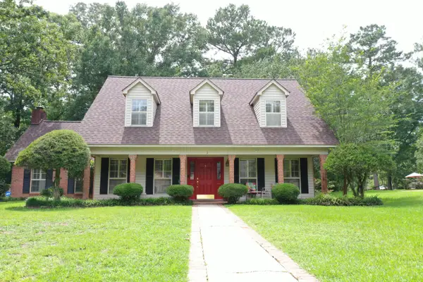 2 Heritage Trail, Laurel, MS 39440