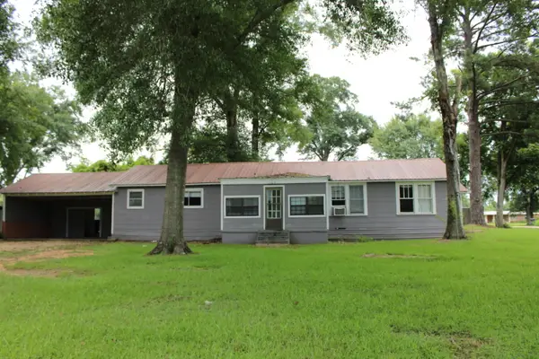 105 Cherry Ave., New Hebron, MS 39140