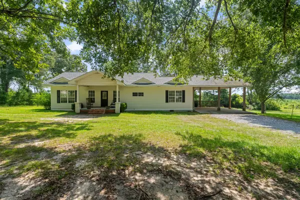 19 Hall Dr., Moselle, MS 39459