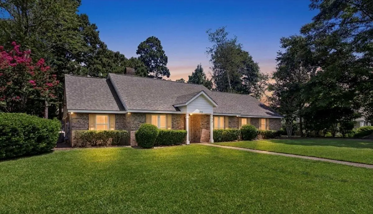 105 Wellington Cir., Hattiesburg, MS 39402 - #1