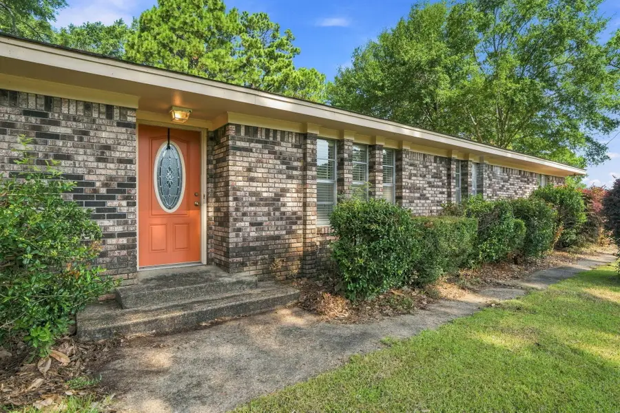 109 Briarwood Dr., Hattiesburg, MS 39402 - #2