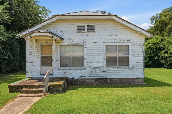 104 W Bell Ave., Mendenhall, MS 39114