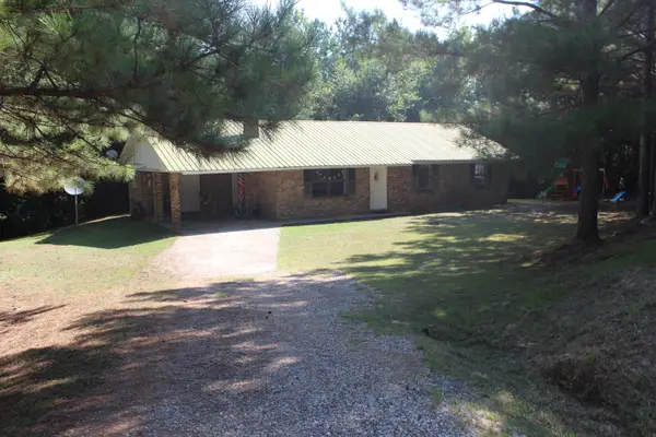 98 Pitts Ln., Bassfield, MS 39421
