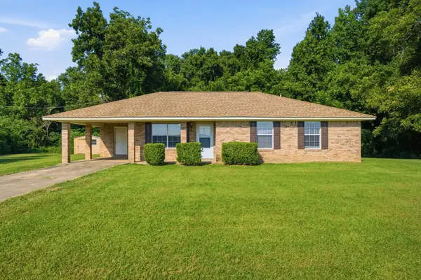 7 Price Ln., Collins, MS 39428