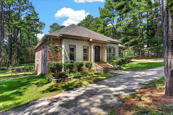 14 Bedford Forrest Ln., Hattiesburg, MS 39401