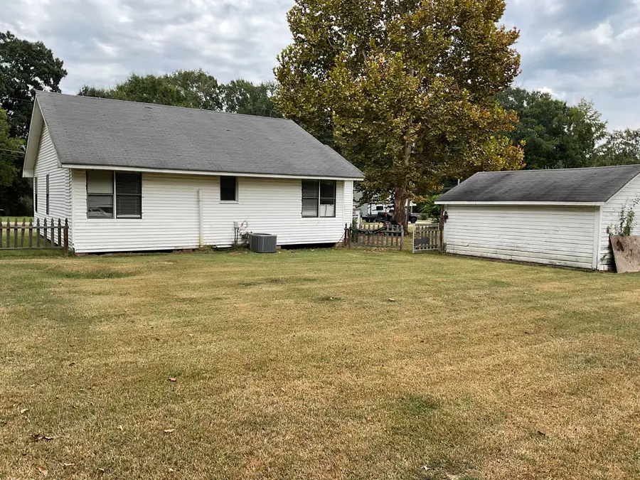 401 Oak St., Ellisville, MS 39437 - #2