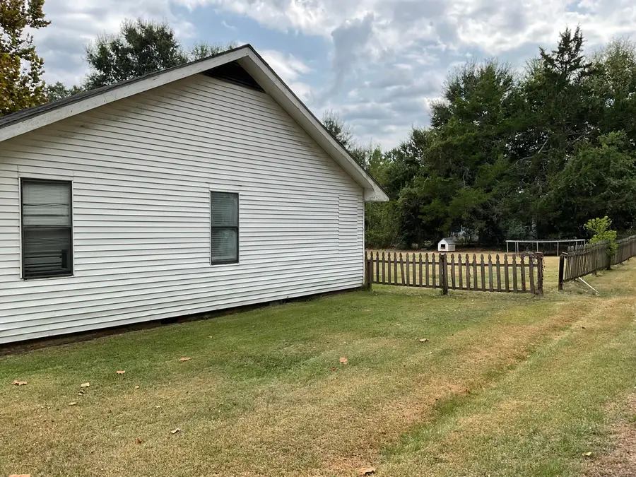 401 Oak St., Ellisville, MS 39437 - #3