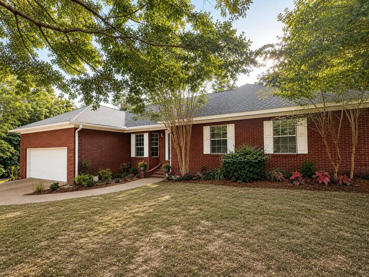 19 Suncrest Cir., Hattiesburg, MS 39402 - #1
