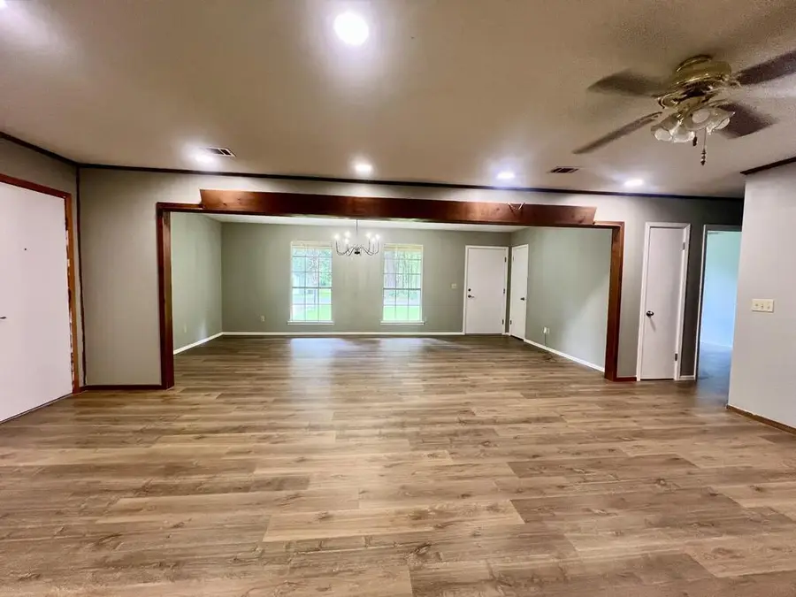 1110 Valley Dr., Laurel, MS 39440 - #3