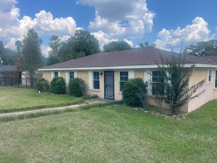 304 Weathersby Rd., Hattiesburg, MS 39402 - #2