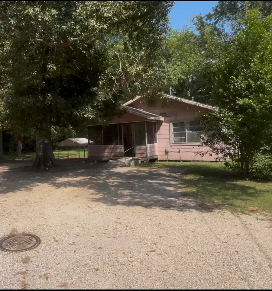 500 Fannie Ave., Picayune, MS 39466 - #2