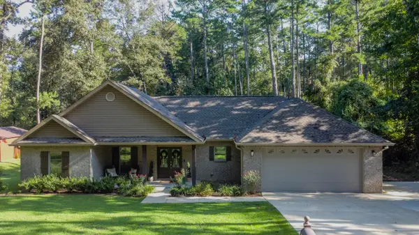 180 Cameron Rd., Hattiesburg, MS 39402