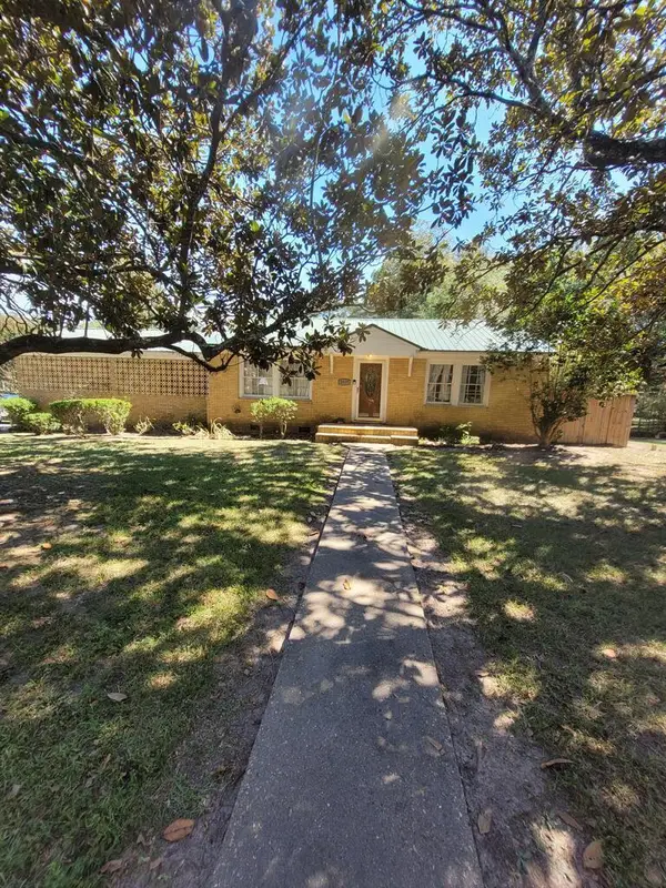 2517 Old Bay Springs, Laurel, MS 39440