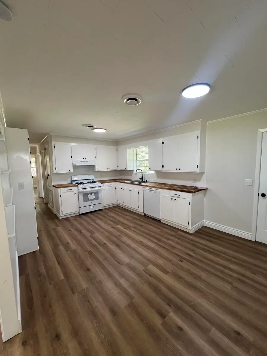 208 Wiggins, Columbia, MS 39429 - #3