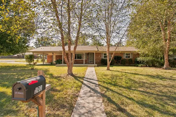101 Raspberry St., Collins, MS 39428