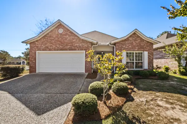 48 Stones Throw Dr., Hattiesburg, MS 39402