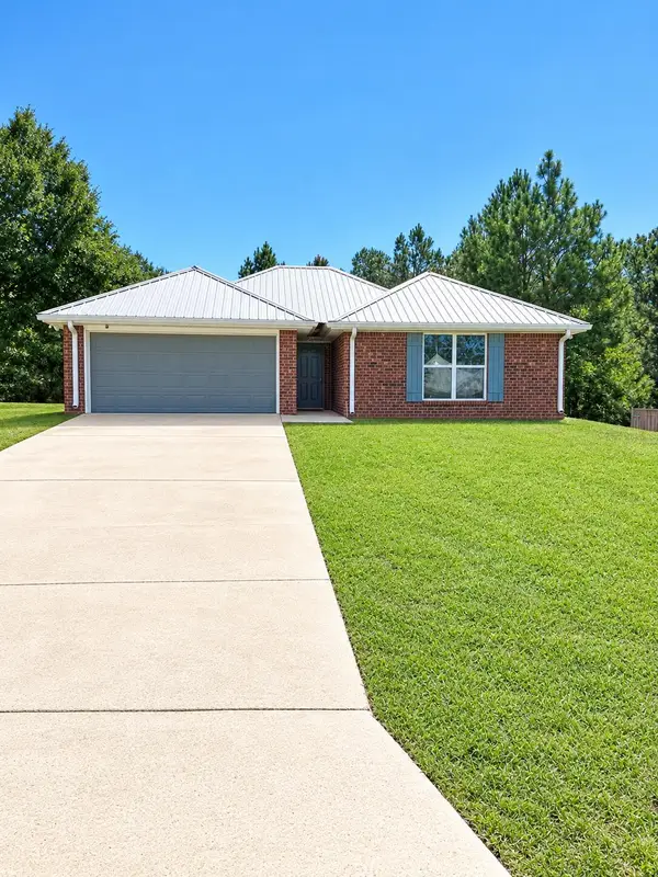 109 Longwood Place Dr., Hattiesburg, MS 39402