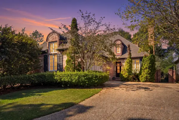11 Golf Club Road, Hattiesburg, MS 39402