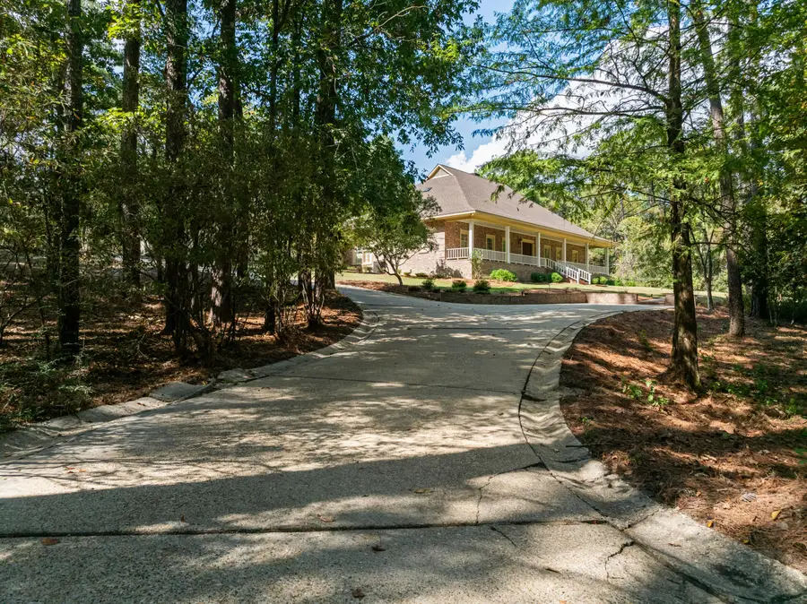 1615 S 40th Ave., Hattiesburg, MS 39402 - #2
