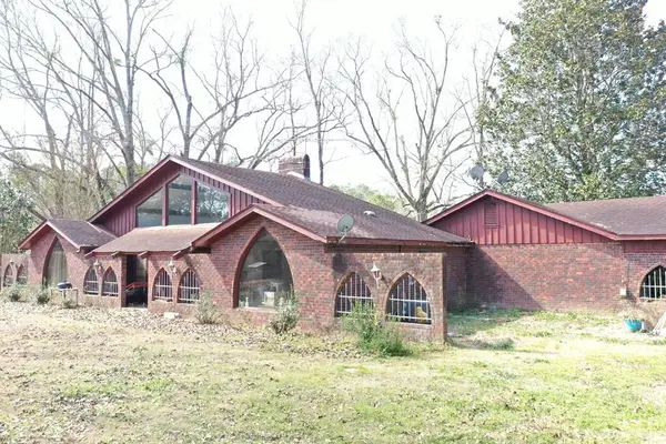 1305 Springhill Rd, Laurel, MS 39443