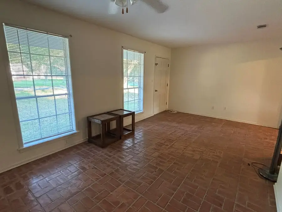 11 Kennon Ave., Laurel, MS 39443 - #3