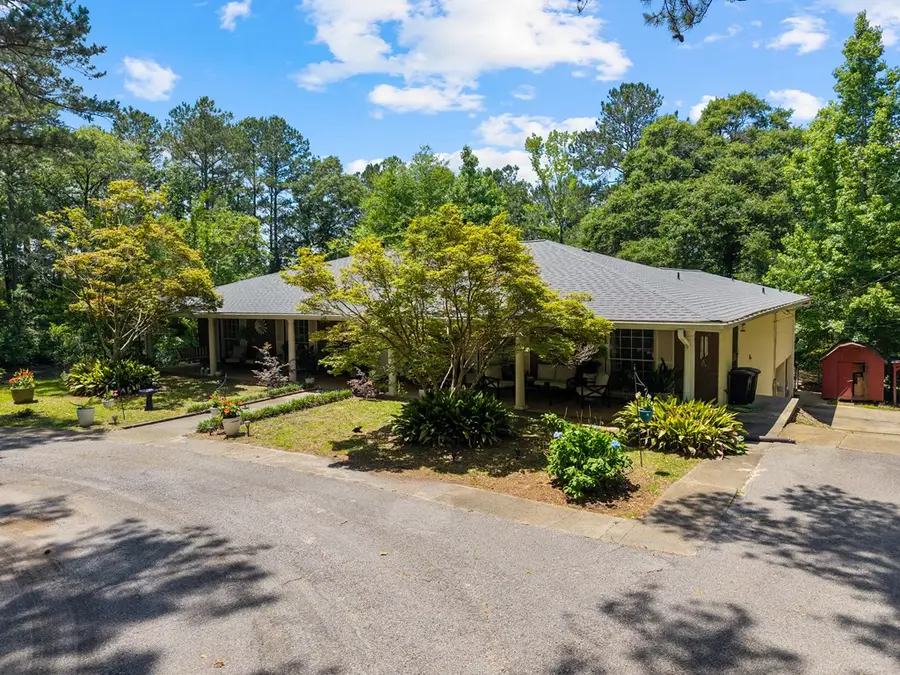 2086 Briarwood Dr., Laurel, MS 39440 - #2
