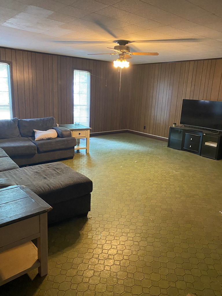 24 College Drive, Laurel, MS 39440 - #3