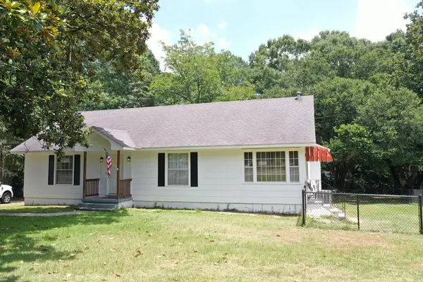 1727 Old Bay Springs Rd, Laurel, MS 39440